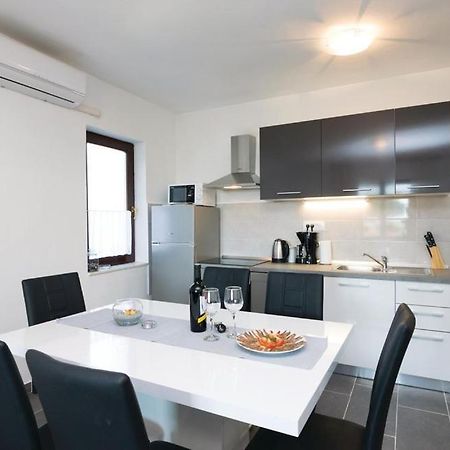 Apartments Devic Sukošan Εξωτερικό φωτογραφία